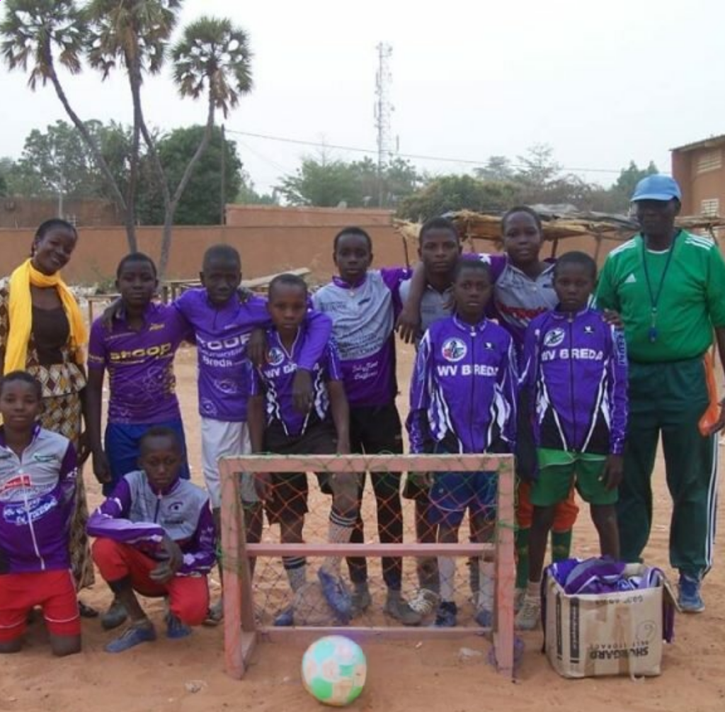 Wielershirts voor voetballertjes in Harobanda